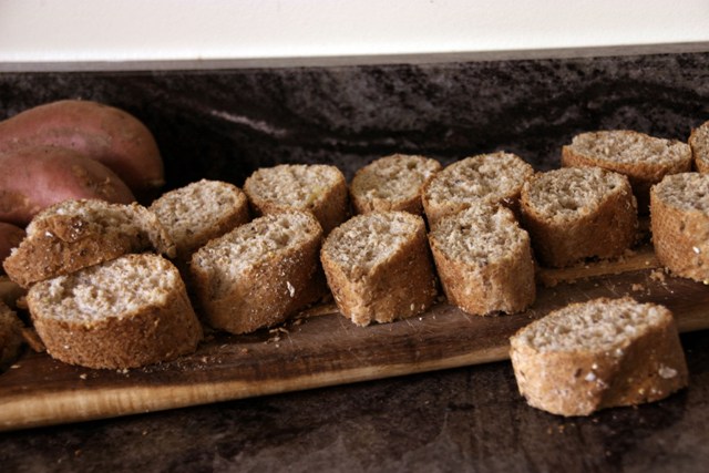 Bread drying for croutons