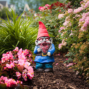 f439_zombie_garden_gnomes_inuse