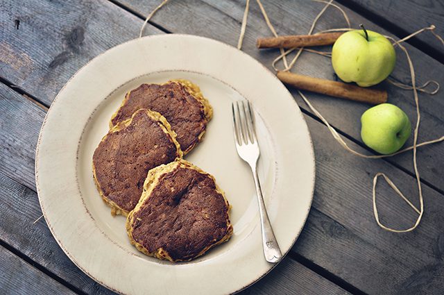 paleo apple pie pancakes4 2 1